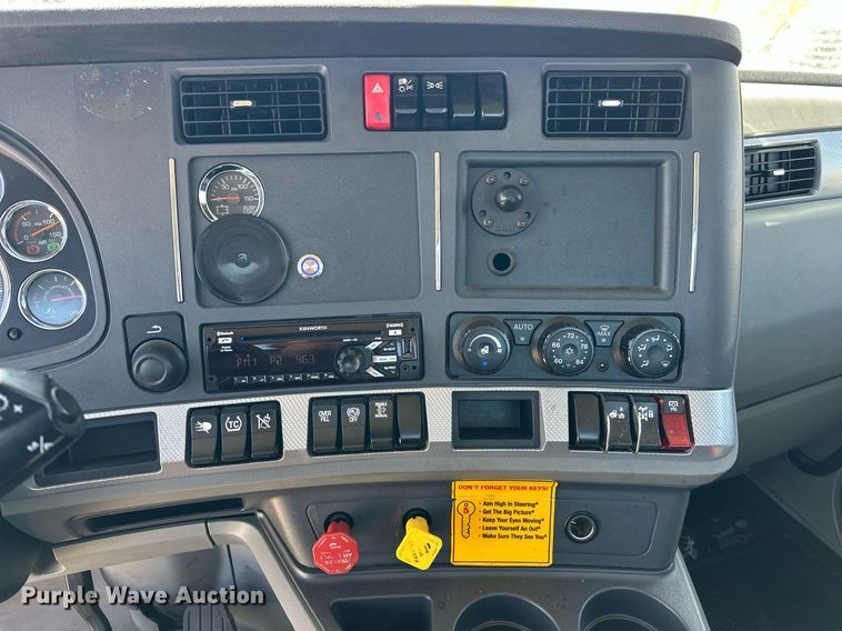 image for item EK0583 2021 Kenworth T680 semi truck