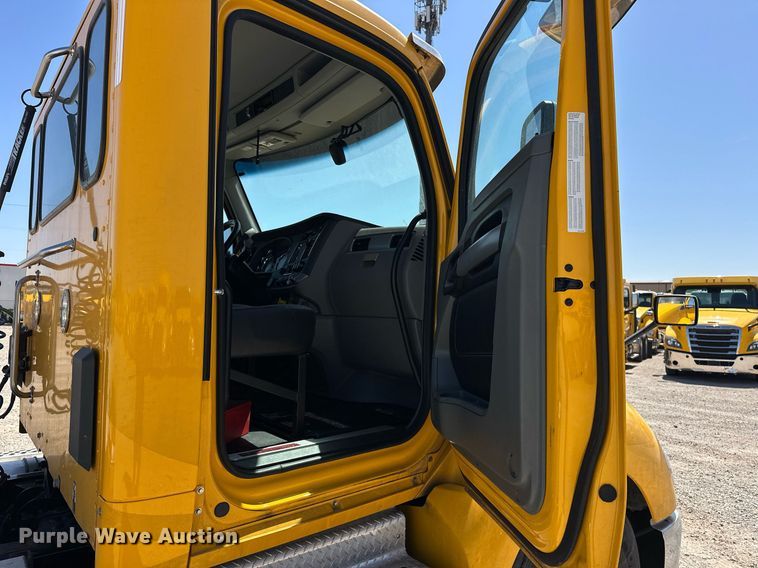 image for item EK0583 2021 Kenworth T680 semi truck