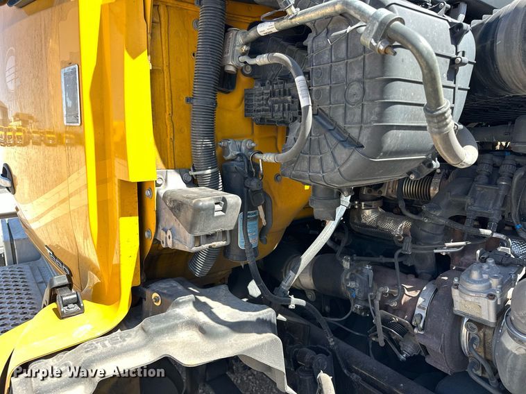 image for item EK0583 2021 Kenworth T680 semi truck