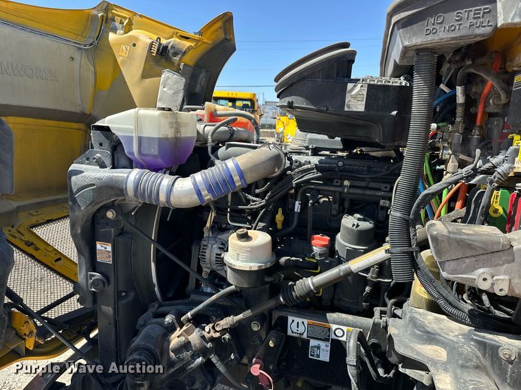 image for item EK0583 2021 Kenworth T680 semi truck