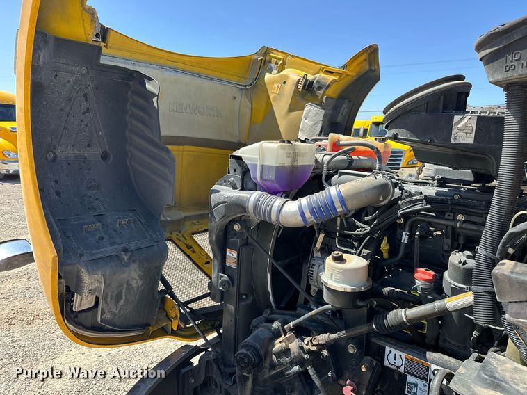 image for item EK0583 2021 Kenworth T680 semi truck