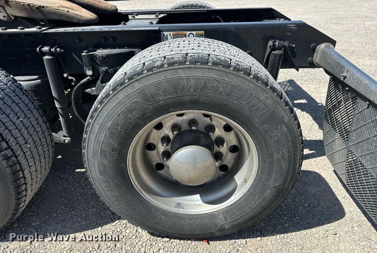 image for item EK0583 2021 Kenworth T680 semi truck