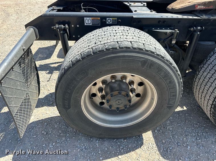 image for item EK0583 2021 Kenworth T680 semi truck