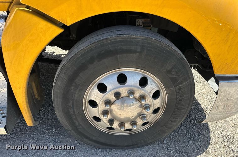 image for item EK0583 2021 Kenworth T680 semi truck