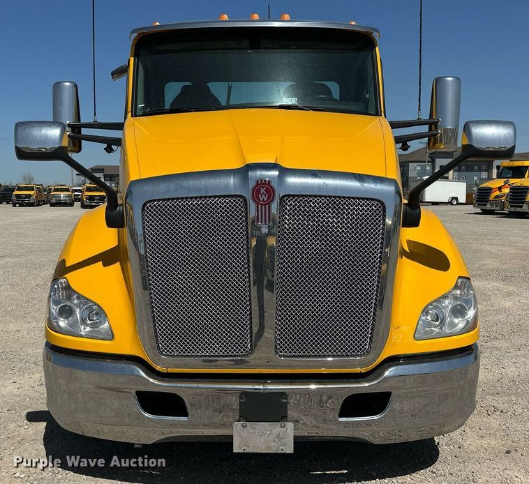 image for item EK0584 2021 Kenworth T680 semi truck