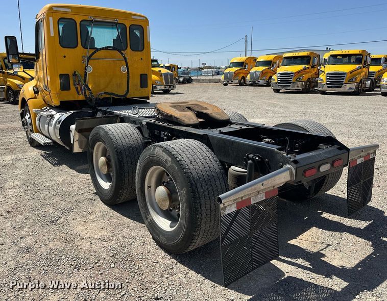 image for item EK0584 2021 Kenworth T680 semi truck