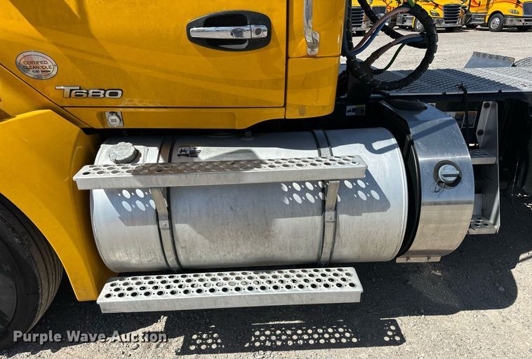 image for item EK0584 2021 Kenworth T680 semi truck