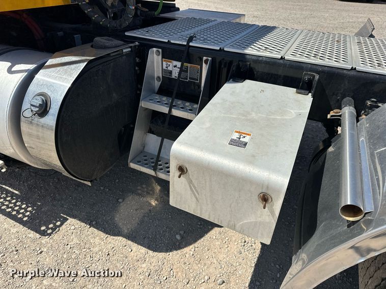 image for item EK0584 2021 Kenworth T680 semi truck