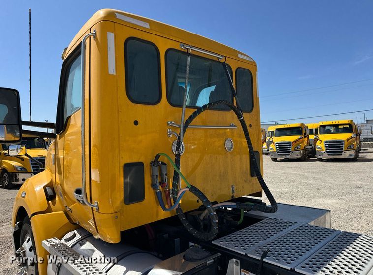 image for item EK0584 2021 Kenworth T680 semi truck