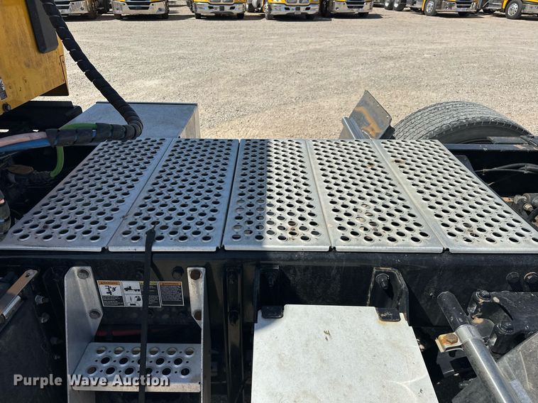 image for item EK0584 2021 Kenworth T680 semi truck