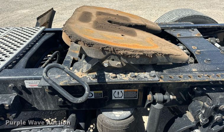 image for item EK0584 2021 Kenworth T680 semi truck