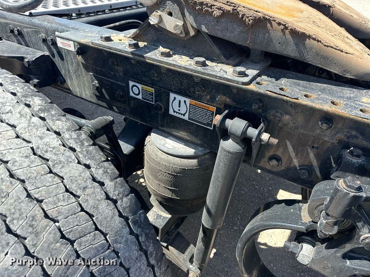 image for item EK0584 2021 Kenworth T680 semi truck