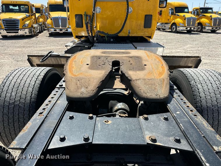 image for item EK0584 2021 Kenworth T680 semi truck