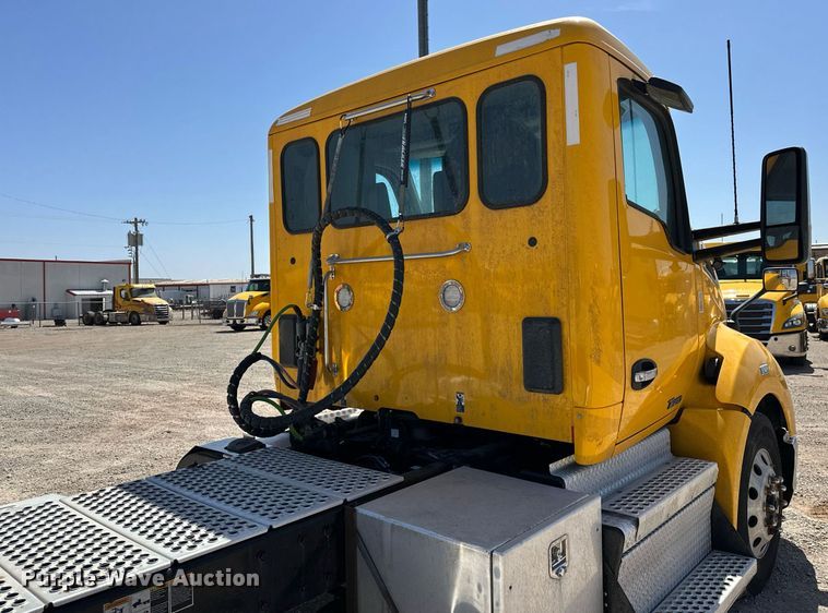 image for item EK0584 2021 Kenworth T680 semi truck