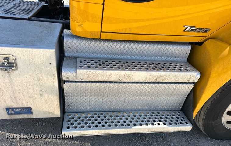 image for item EK0584 2021 Kenworth T680 semi truck