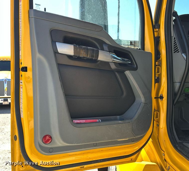 image for item EK0584 2021 Kenworth T680 semi truck