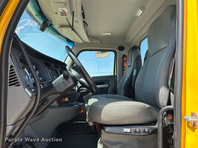 image for item EK0584 2021 Kenworth T680 semi truck