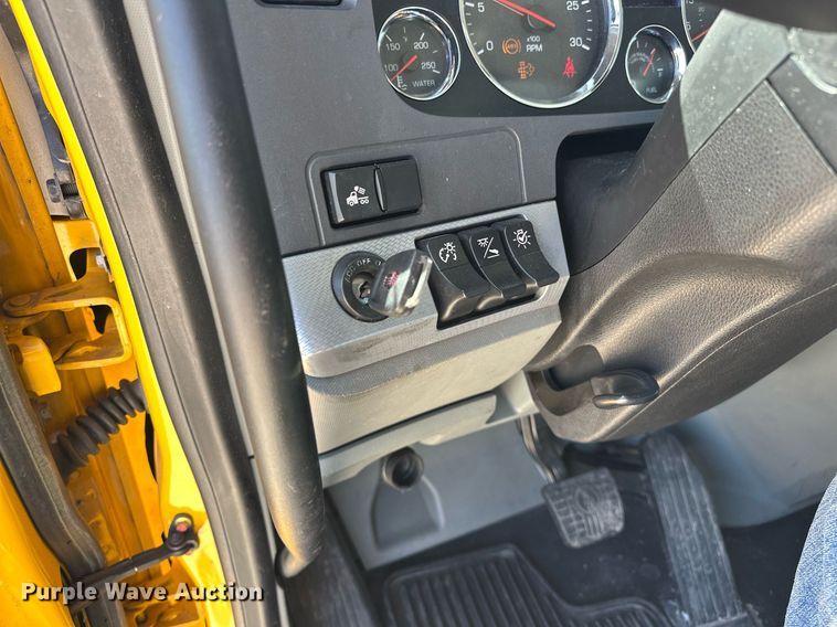 image for item EK0584 2021 Kenworth T680 semi truck