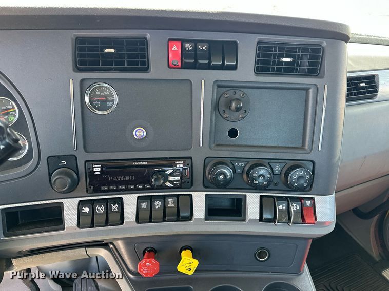 image for item EK0584 2021 Kenworth T680 semi truck