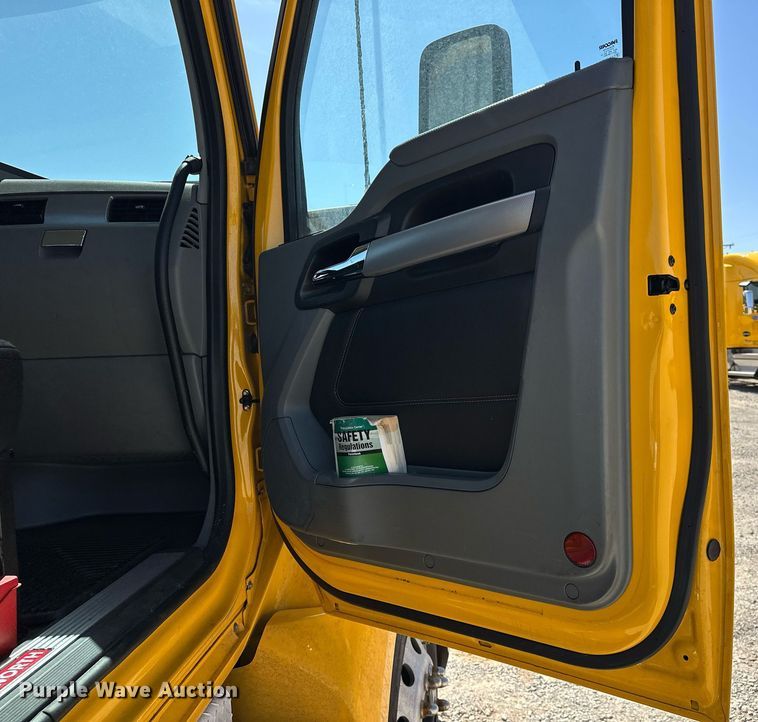 image for item EK0584 2021 Kenworth T680 semi truck