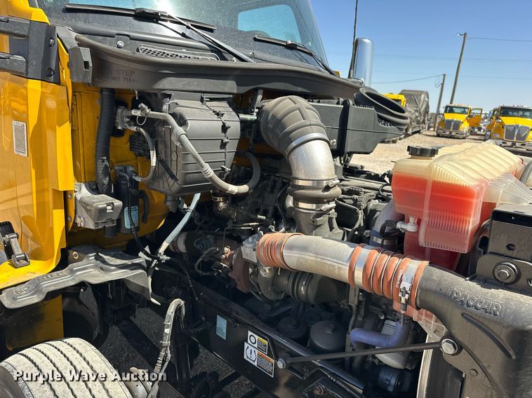 image for item EK0584 2021 Kenworth T680 semi truck