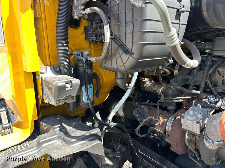 image for item EK0584 2021 Kenworth T680 semi truck