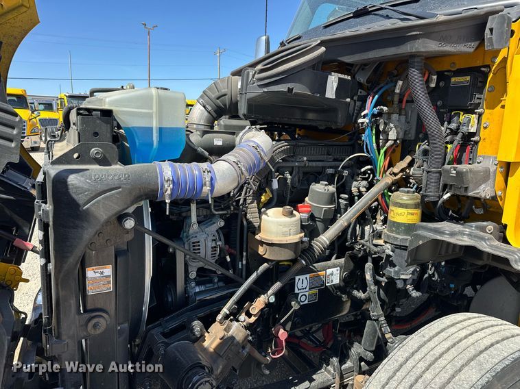 image for item EK0584 2021 Kenworth T680 semi truck