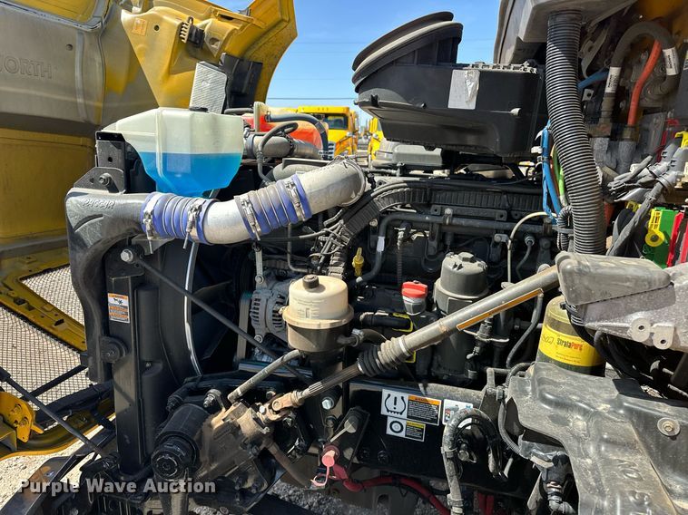 image for item EK0584 2021 Kenworth T680 semi truck