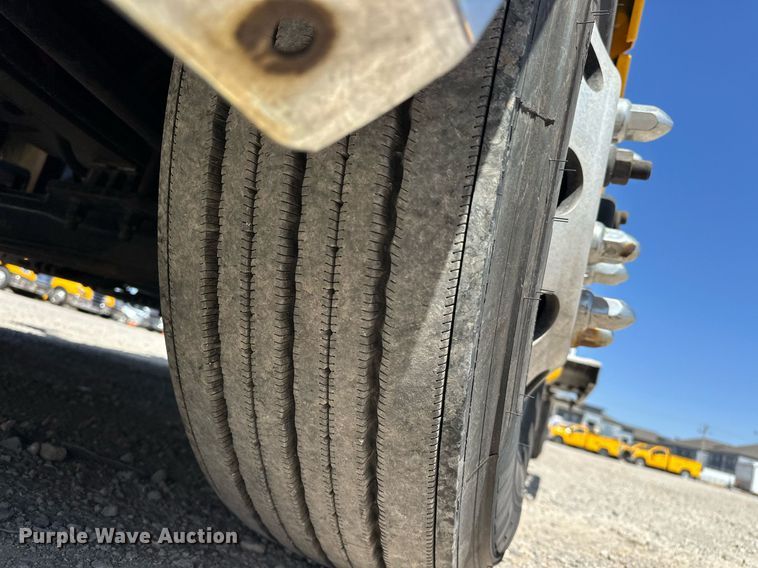 image for item EK0584 2021 Kenworth T680 semi truck