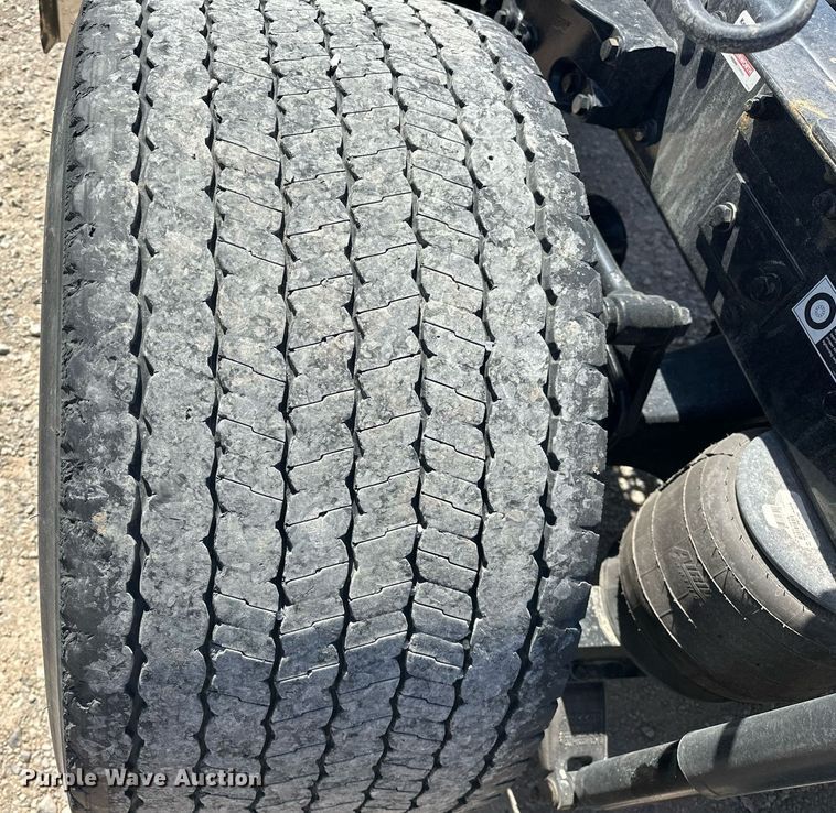 image for item EK0584 2021 Kenworth T680 semi truck