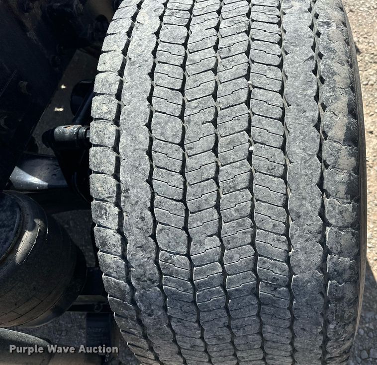 image for item EK0584 2021 Kenworth T680 semi truck