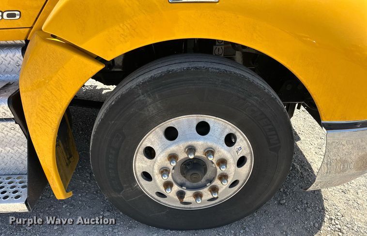 image for item EK0584 2021 Kenworth T680 semi truck