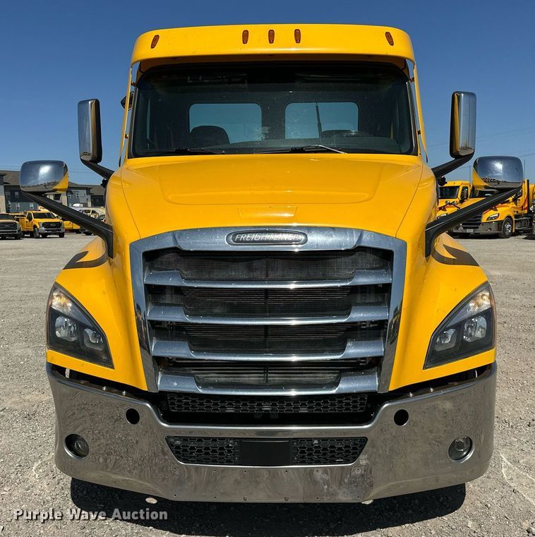 image for item EK0585 2021 Freightliner Cascadia 126 semi truck