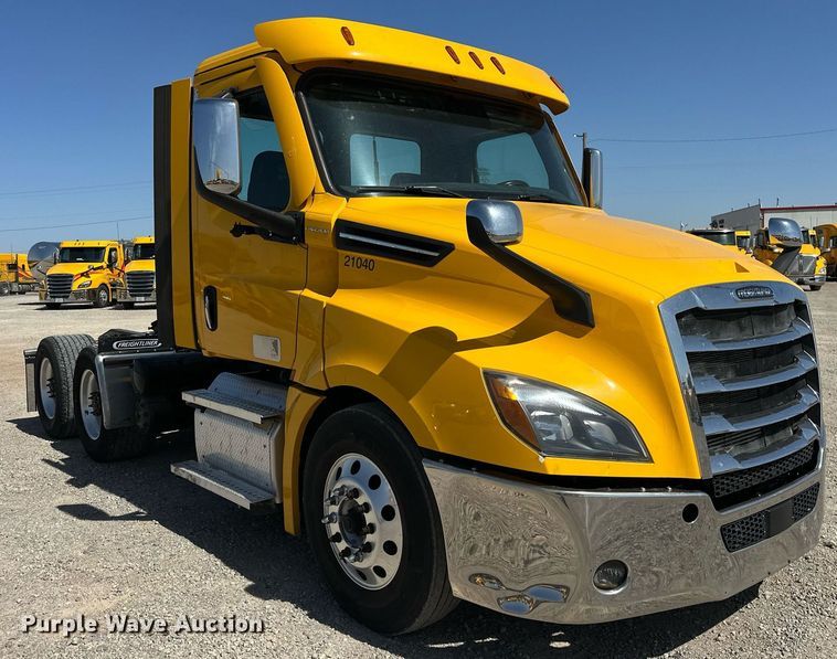 image for item EK0585 2021 Freightliner Cascadia 126 semi truck