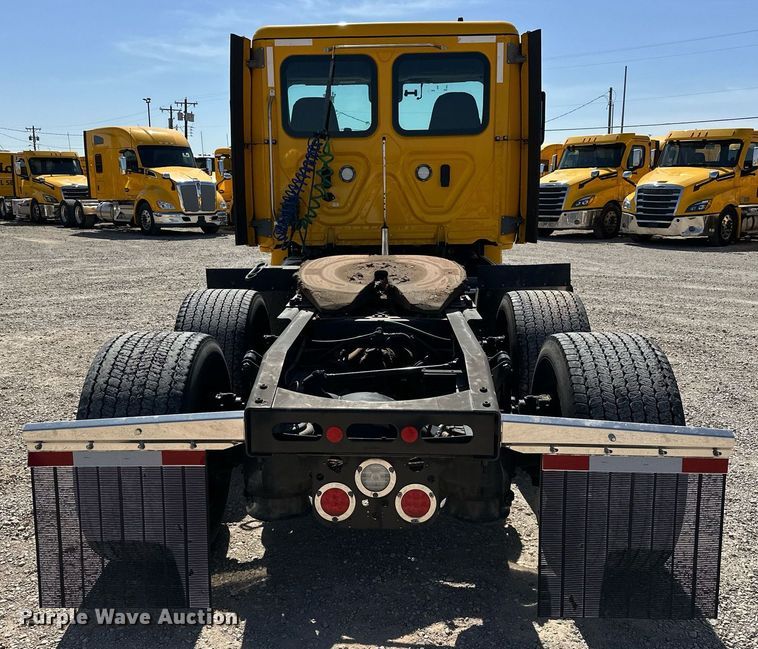 image for item EK0585 2021 Freightliner Cascadia 126 semi truck