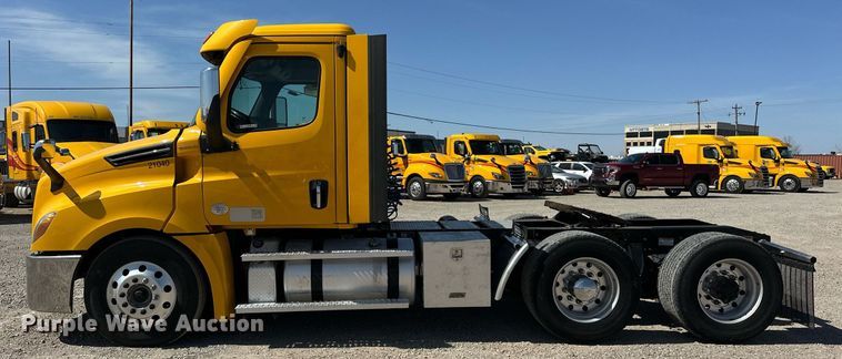 image for item EK0585 2021 Freightliner Cascadia 126 semi truck