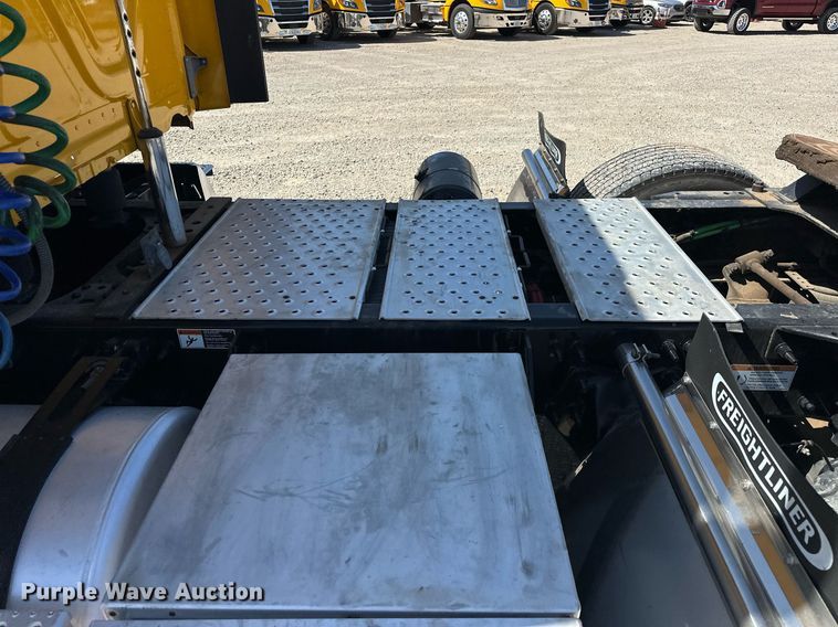 image for item EK0585 2021 Freightliner Cascadia 126 semi truck