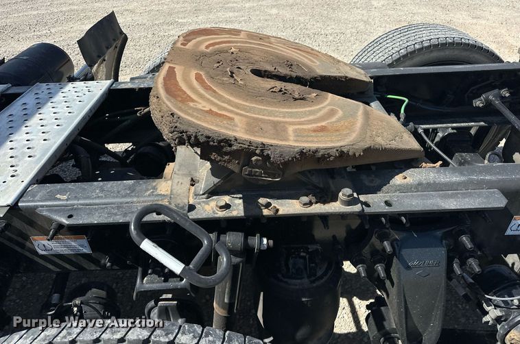 image for item EK0585 2021 Freightliner Cascadia 126 semi truck