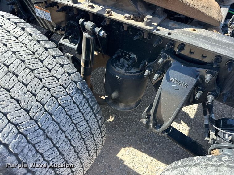 image for item EK0585 2021 Freightliner Cascadia 126 semi truck