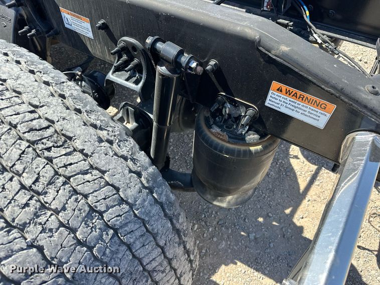 image for item EK0585 2021 Freightliner Cascadia 126 semi truck