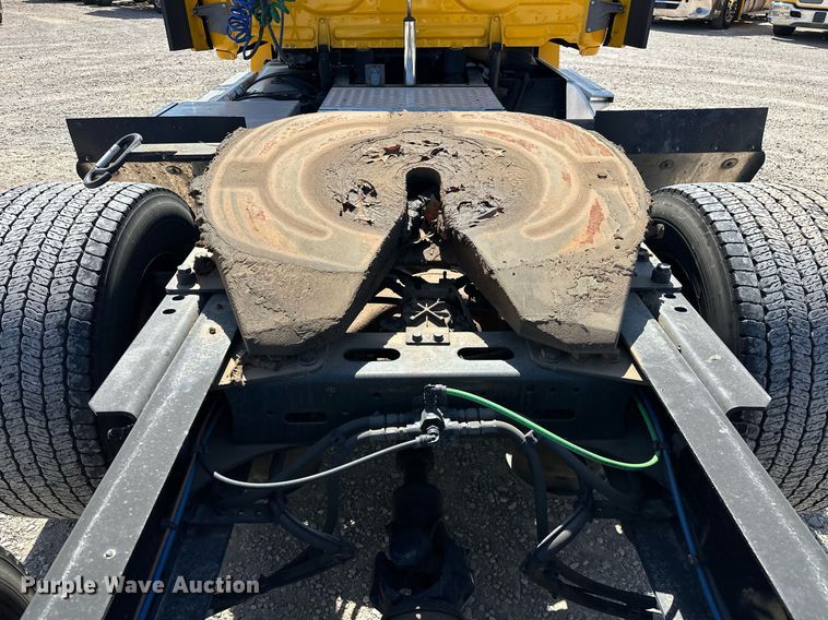 image for item EK0585 2021 Freightliner Cascadia 126 semi truck