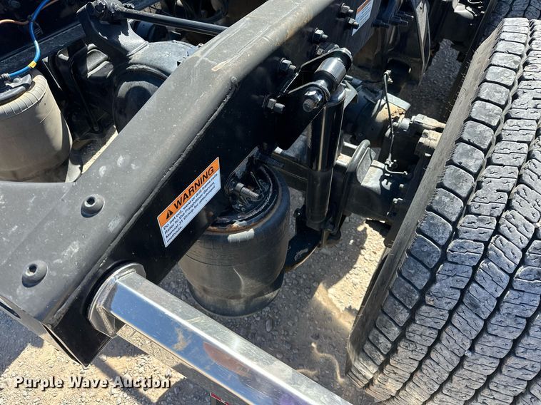 image for item EK0585 2021 Freightliner Cascadia 126 semi truck