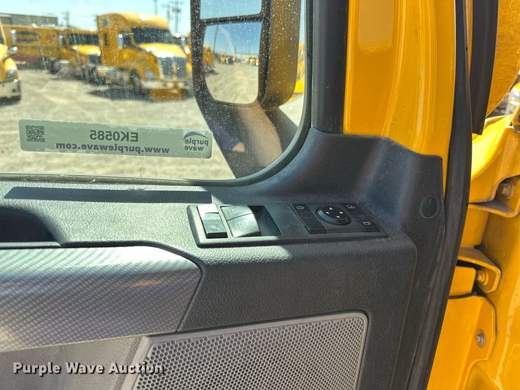 image for item EK0585 2021 Freightliner Cascadia 126 semi truck