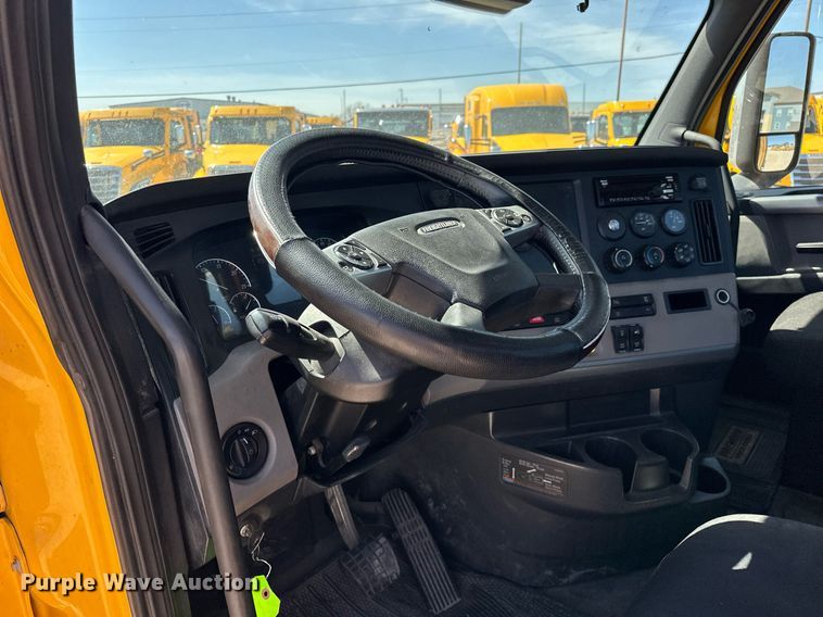 image for item EK0585 2021 Freightliner Cascadia 126 semi truck