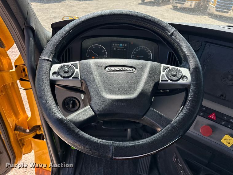 image for item EK0585 2021 Freightliner Cascadia 126 semi truck