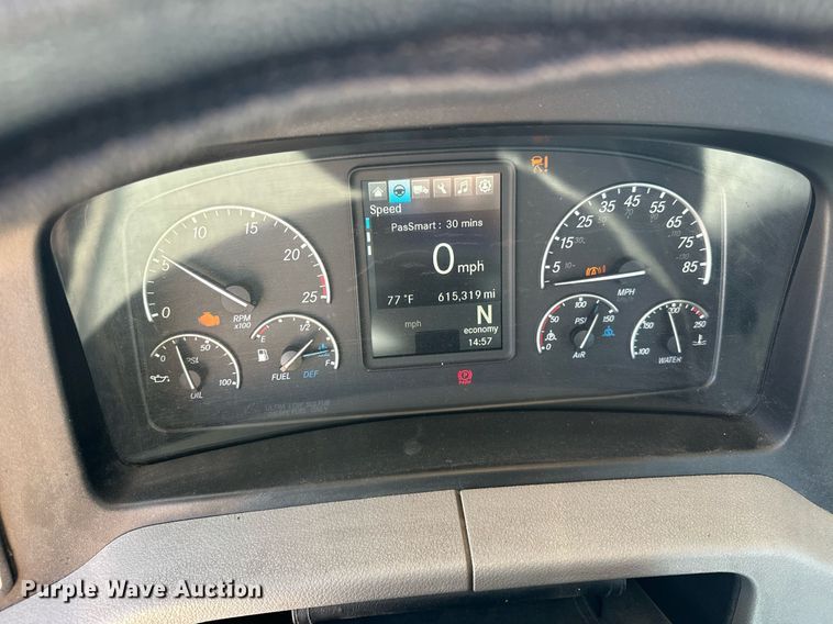 image for item EK0585 2021 Freightliner Cascadia 126 semi truck