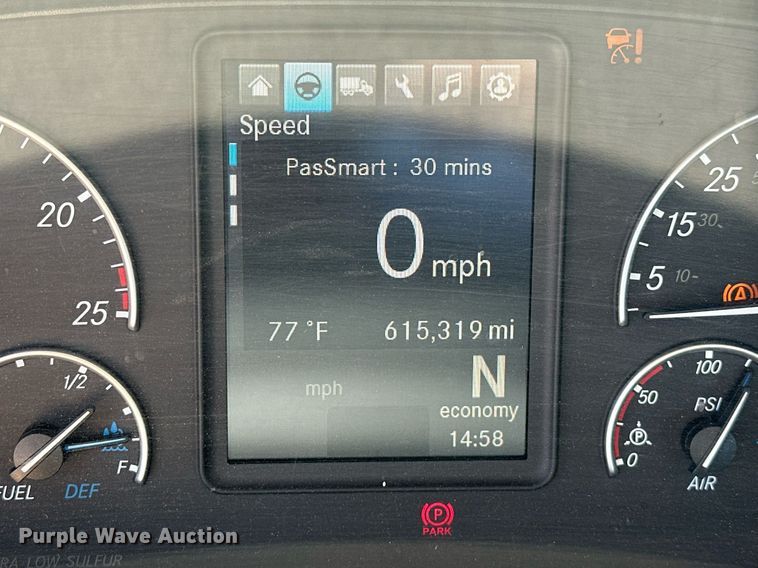 image for item EK0585 2021 Freightliner Cascadia 126 semi truck