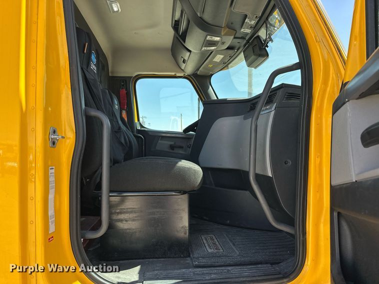 image for item EK0585 2021 Freightliner Cascadia 126 semi truck