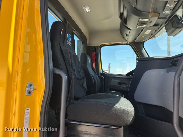 image for item EK0585 2021 Freightliner Cascadia 126 semi truck