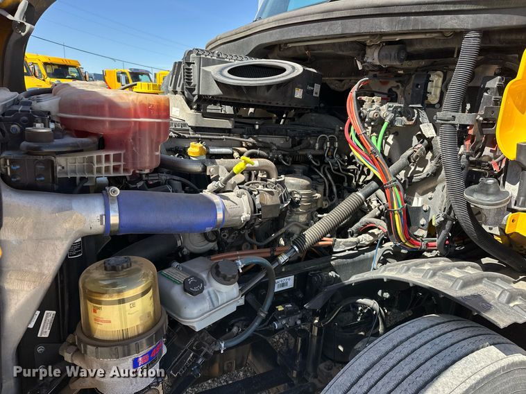 image for item EK0585 2021 Freightliner Cascadia 126 semi truck